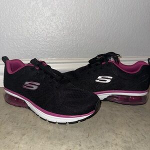 Sketchers (NEW)
Women’s 8
No box
